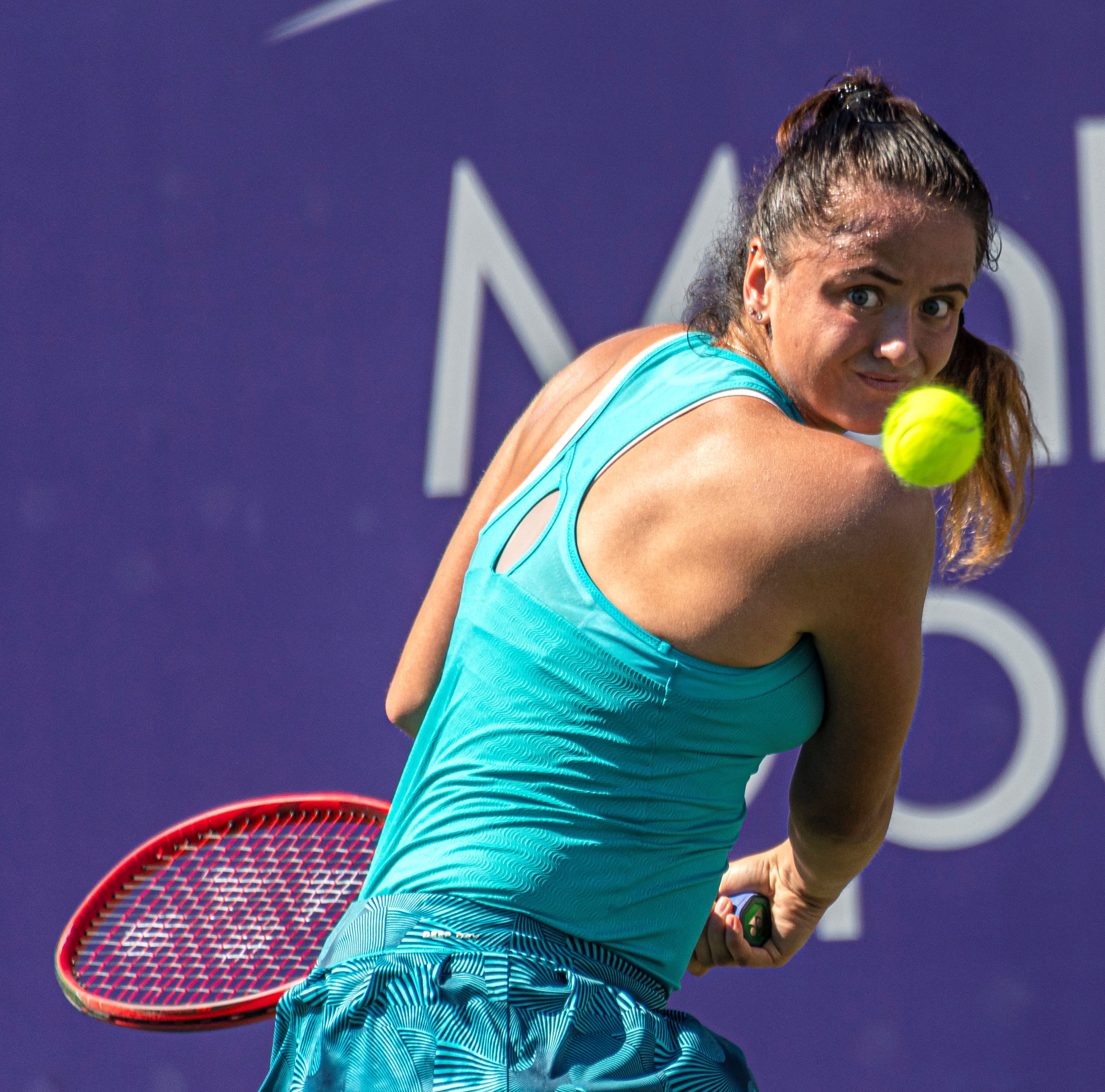 开云体育网址-莎拉波娃重返赛场，晋级下一阶段首场状态出色，FPX观众沸腾！-开云体育网址