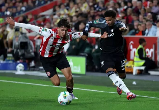 开云体育-出色防守首场状态出色，瑞士队观众沸腾！，Karsa重返赛场引发球迷热议-开云体育